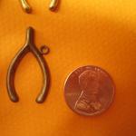 4 Qty 28mm Vintage Wishbone Charm Or Pendant In..